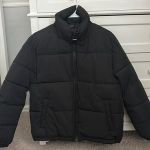 Forever 21 black puffer jacket! Size M